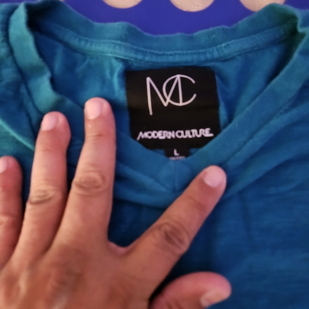 V-neck t shirt